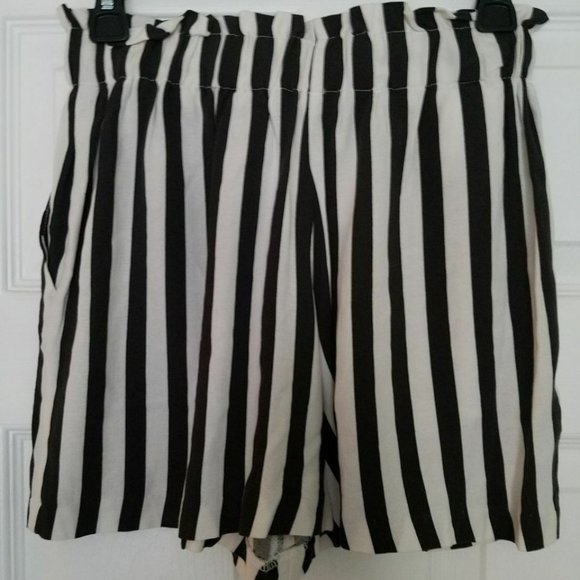 NWT BCBGeneration Shorts - Picture 4 of 4